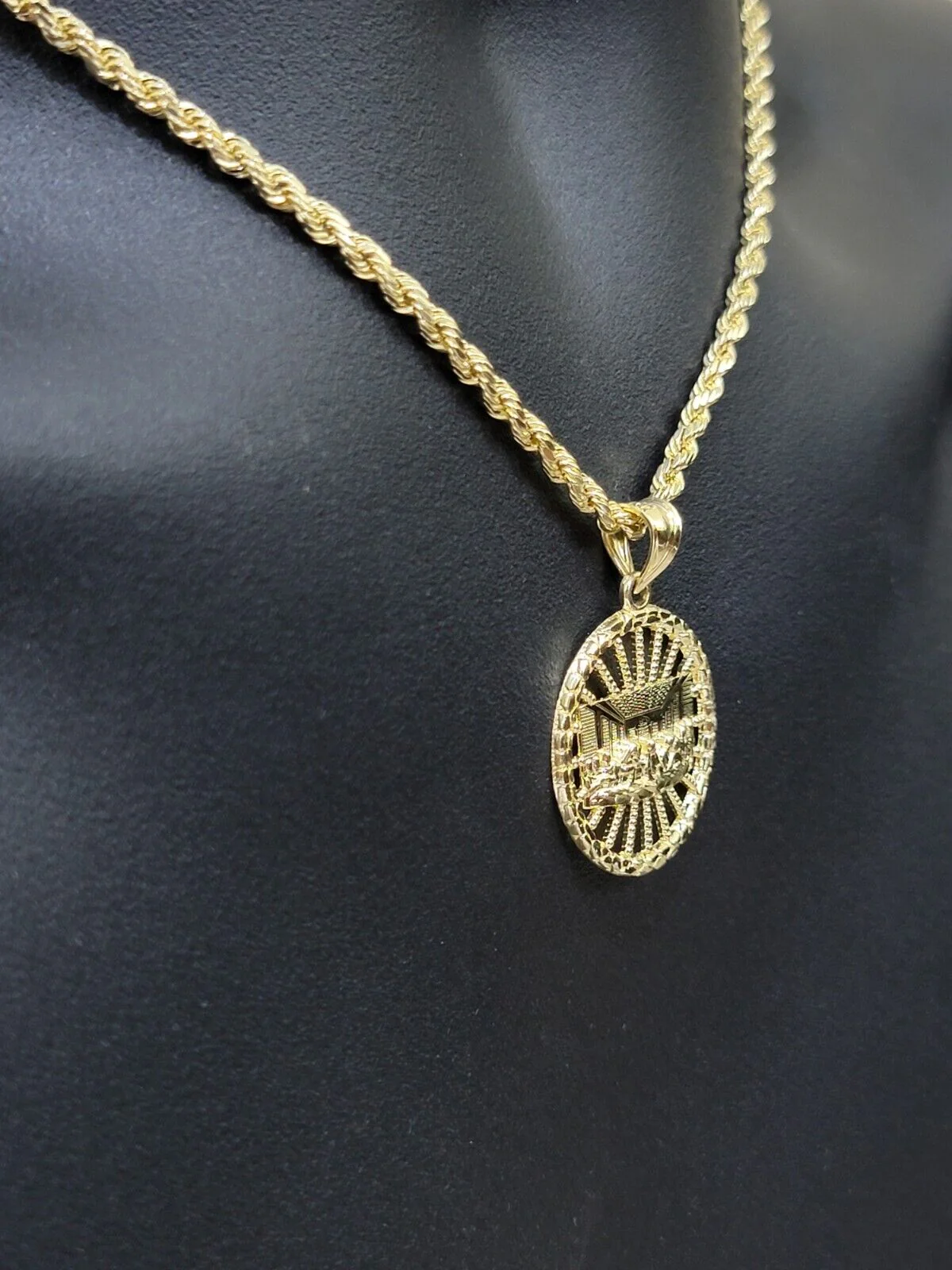 10k Yellow Gold Last Supper Charm Rope Chain 22'' 10kt Circle Pendant Necklace - Image 15