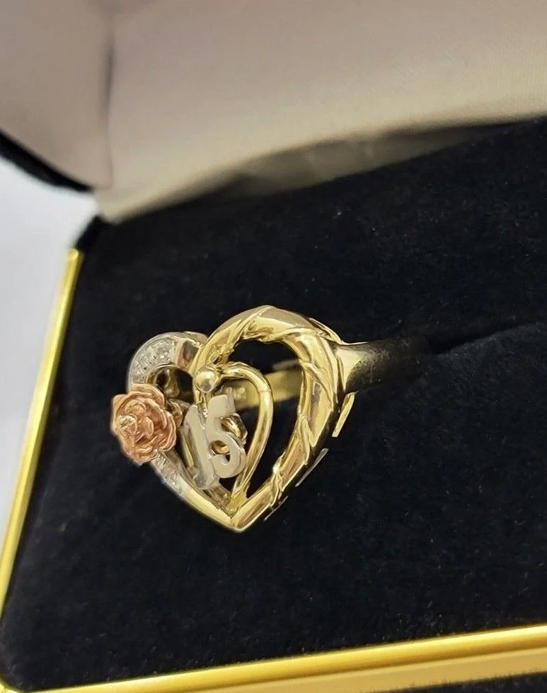 Ladies Ring 10k Gold Quinceanera 15 Anos Year Girls 10KT Yellow Hearts REAL SALE - Image 2
